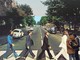 Multe a chi non si ferma sulle strisce, l'ironia corre sui social e i vigili in borghese sorvegliano i Beatles attraversare Abbey Road