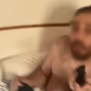 Il 'clandestino' Mirko a bordo dello yacht diventa suo malgrado un personaggio, ma c'è un video in cui scherza sull'episodio Il 'clandestino' Mirko a bordo dello yacht diventa suo malgrado un personaggio, ma c'è un video in cui scherza sull'episodio