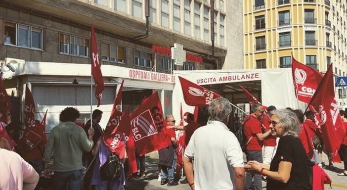 "No alle lunghe attese e alle aggressioni al personale", gli operatori della sanità in corteo (Video) "No alle lunghe attese e alle aggressioni al personale", gli operatori della sanità in corteo (Video)