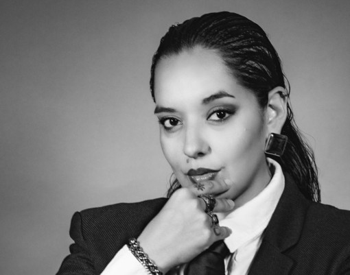 La musica che ci gira intorno - La rivoluzione consapevole di Mabel: “La mia musica è appartenenza e libertà” La musica che ci gira intorno - La rivoluzione consapevole di Mabel: “La mia musica è appartenenza e libertà”