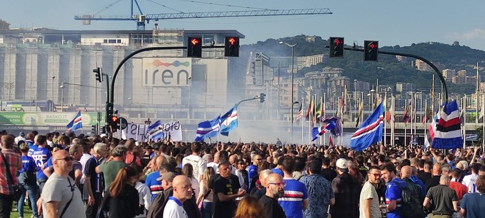 Samp, è il giorno dell'assemblea degli azionisti: i tifosi si danno appuntamento sotto la sede Samp, è il giorno dell'assemblea degli azionisti: i tifosi si danno appuntamento sotto la sede
