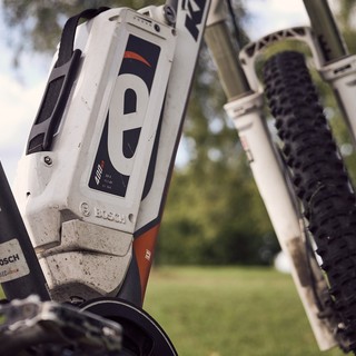 Scopriamo come la mountain bike elettrica è diventata uno degli sport più divertenti
