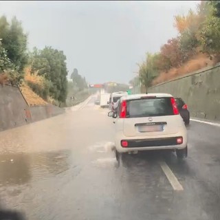 Autostrade tra frane allagamenti, ennesima giornata da bollino nero in Liguria