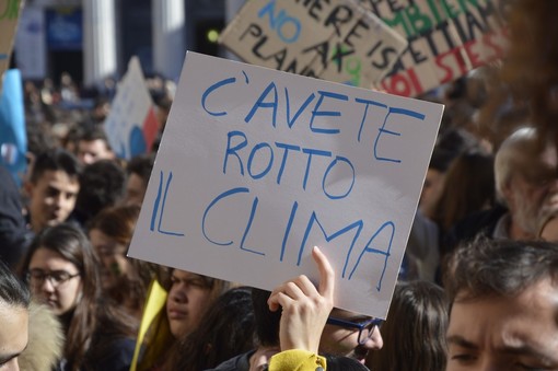 Emergenza climatica, Fridays For Future scende in piazza, venerdì sciopero da via Fanti d'Italia