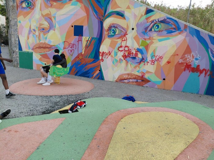 Ponte Morandi, vandalizzato il murales per le vittime. Colnaghi: “Atto vile che offende tutta Genova”