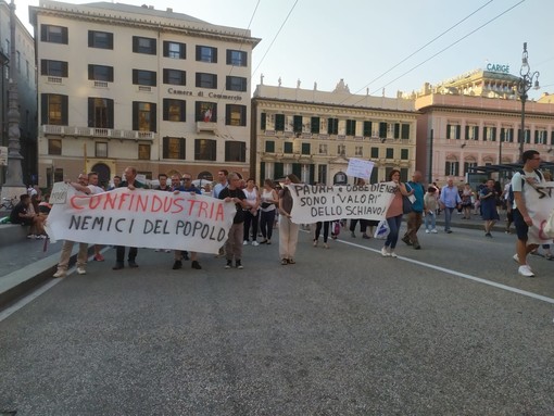 Perquisizioni a ‘No vax’ e ‘No green pass’ in tutta Italia, Polizia in azione anche in Liguria Perquisizioni a ‘No vax’ e ‘No green pass’ in tutta Italia, Polizia in azione anche in Liguria