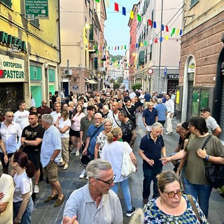 La manifestazione a Sestri Ponente La manifestazione a Sestri Ponente