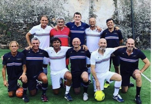 Tre anni senza Gianluca Vialli, il ricordo di Mancini: “Ciao bomber, questa è la tua squadra” Tre anni senza Gianluca Vialli, il ricordo di Mancini: “Ciao bomber, questa è la tua squadra”