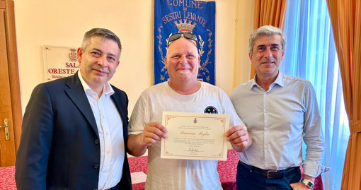 Sestri Levante, difese alcune ragazze e venne aggredito vicino alla stazione: il Comune premia Damiano Moglia Sestri Levante, difese alcune ragazze e venne aggredito vicino alla stazione: il Comune premia Damiano Moglia
