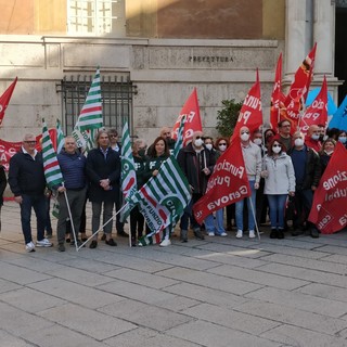A Genova il presidio dei sindacati per il rinnovo dei contratti in sanità pubblica e nelle funzioni locali (Video) A Genova il presidio dei sindacati per il rinnovo dei contratti in sanità pubblica e nelle funzioni locali (Video)
