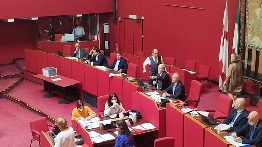 Cultura, l’affondo del Pd sui bandi “ad hoc”: la protesta in consiglio comunale Cultura, l’affondo del Pd sui bandi “ad hoc”: la protesta in consiglio comunale