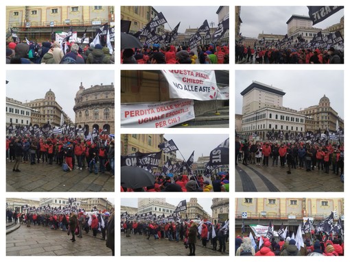 "No alle aste", balneari in piazza a Genova contro le gare per la concessione degli stabilimenti (Foto e Video) "No alle aste", balneari in piazza a Genova contro le gare per la concessione degli stabilimenti (Foto e Video)