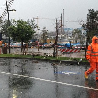 Mareggiate: paura a Porto Vado, la Corsica Ferries rompe gli ormeggi