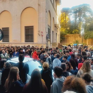 Raid al liceo Da Vinci, Salis agli studenti: “Siete magici. Vi meritate l’attenzione della politica e della città”