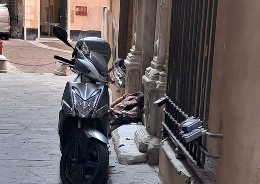 “Non è una guerra ai tossici, il problema è il sistema”: Andrea Piccardo denuncia il degrado nel centro storico di Genova “Non è una guerra ai tossici, il problema è il sistema”: Andrea Piccardo denuncia il degrado nel centro storico di Genova