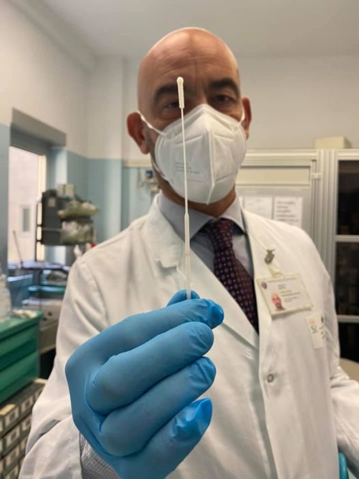 Validità del tampone, Bassetti: "Allungare la durata sarà una decisione politica, non scientifica" Validità del tampone, Bassetti: "Allungare la durata sarà una decisione politica, non scientifica"