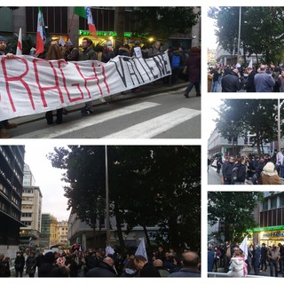 "Draghi vattene", un centinaio alla manifestazione contro il premier davanti al tribunale (FOTO e VIDEO)