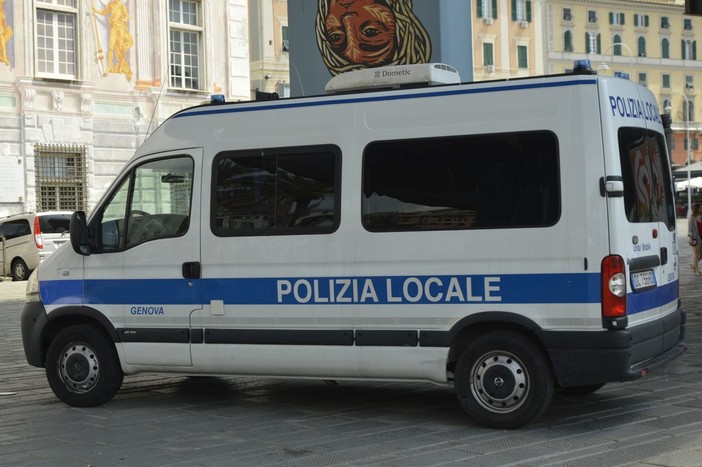 Incidente sull’Aurelia a San Lorenzo della Costa: genovese di 40 anni denunciato per guida in stato d’ebbrezza