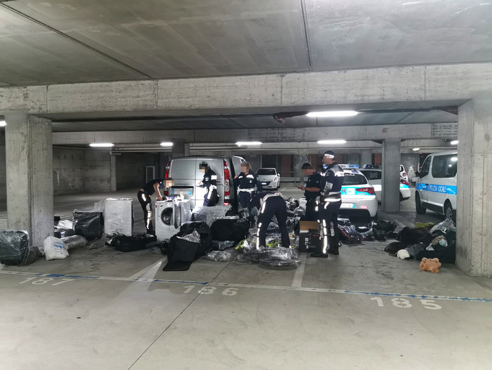 Carico di motorini rubati pronti a partire per il Marocco sequestrato: un fermo e un indagato