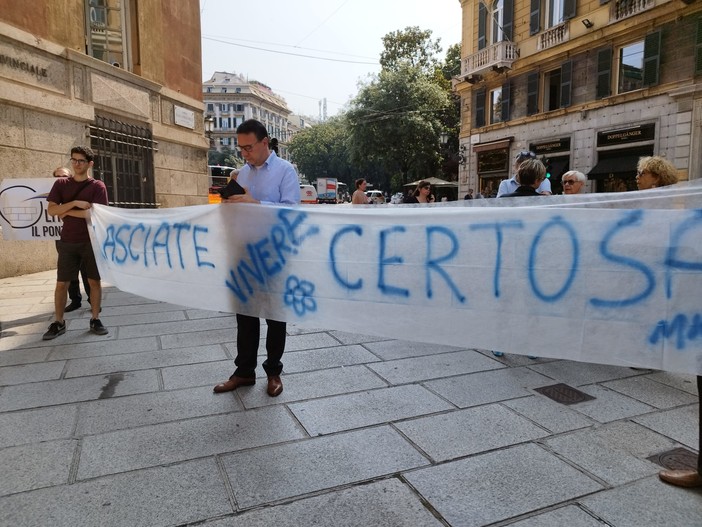 Una manifestazione dei residenti di Certosa Una manifestazione dei residenti di Certosa