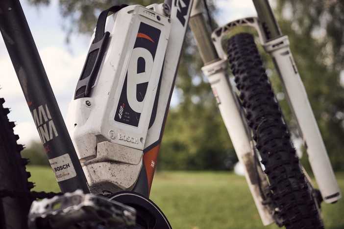 Scopriamo come la mountain bike elettrica è diventata uno degli sport più divertenti