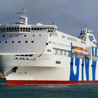 Incendio a bordo della nave Majestic nel porto di Genova: ferma per accertamenti