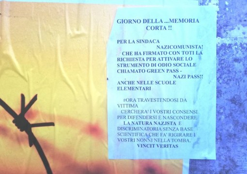 Rossiglione, scritte shock contro la sindaca sui manifesti per il Giorno della Memoria: "Nazicomunista che ha firmato per il green pass alle elementari" Rossiglione, scritte shock contro la sindaca sui manifesti per il Giorno della Memoria: "Nazicomunista che ha firmato per il green pass alle elementari"