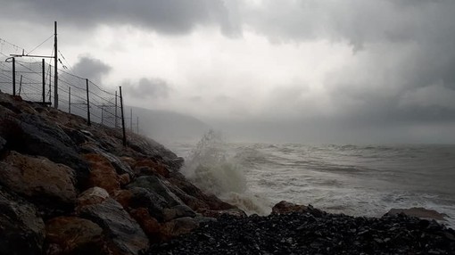 Maltempo in arrivo, previste mareggiate intense in Liguria