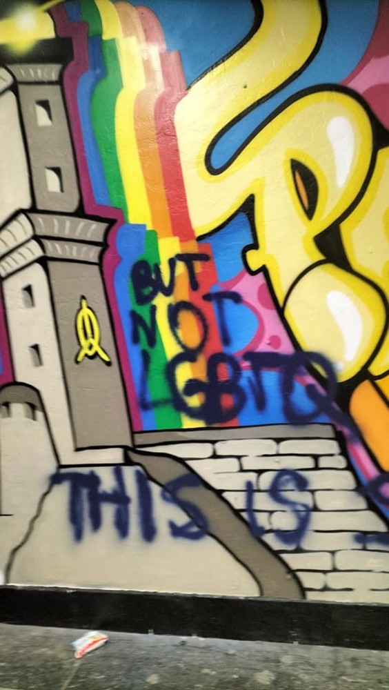 Scritte anti LGBTQ, imbrattato il sottopasso di piazza Montano