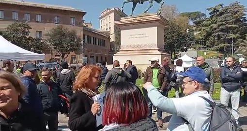 Superbonus, torna la manifestazione degli edili, il corteo è arrivato in piazza Corvetto (Foto e video in diretta)