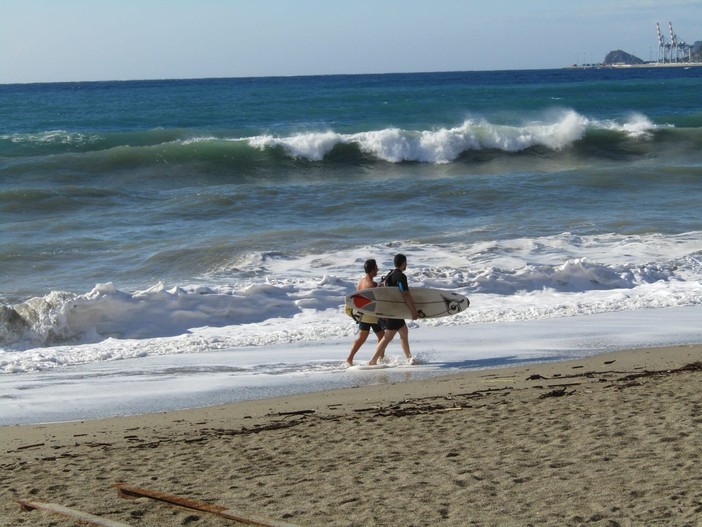 Arpal emana un avviso meteorologico per mareggiata intensa