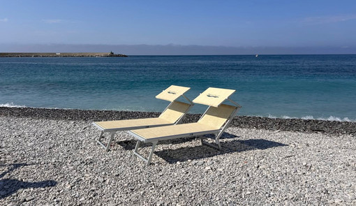 Chiavari sfida il caro spiaggia: dal Comune ombrelloni e lettini a 5 euro al giorno
