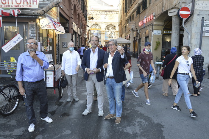 Merella e Nencini nella città vecchia: "I soldi del recovery fund per il rilancio dei centri storici, a partire da Genova" (VIDEO e FOTO)