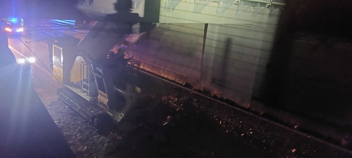 Varazze, mezzo pesante urta il viadotto di via Vignetta: traffico bloccato sulla A10 Varazze, mezzo pesante urta il viadotto di via Vignetta: traffico bloccato sulla A10