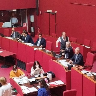 Cultura, l’affondo del Pd sui bandi “ad hoc”: la protesta in consiglio comunale