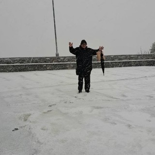 Meteo, continua la nevicata sulle alture da ponente al Tigullio (Foto e video)