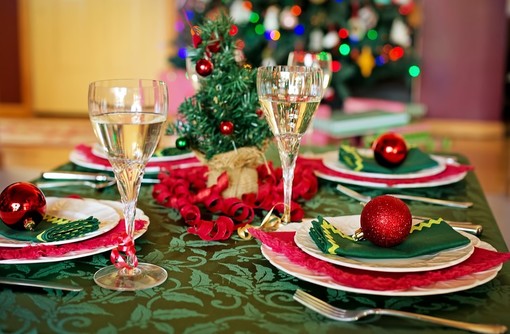 Covid, al vaglio il nuovo Dpcm natalizio: ipotesi riapertura bar e ristoranti, a cena massimo 6 persone, licei chiusi fino a gennaio