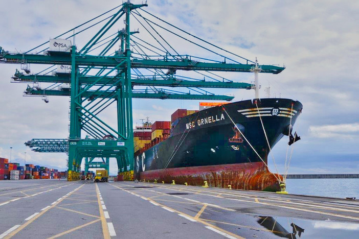 Condizionatori cinesi passati per made in Italy scoperti nel porto di Pra'