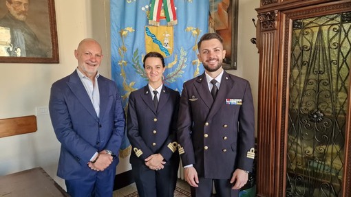 Lavagna, il sindaco Mangiante riceve in Comune la nuova comandante della Locamare di Santa Margherita Ligure Miriana Ligorio Lavagna, il sindaco Mangiante riceve in Comune la nuova comandante della Locamare di Santa Margherita Ligure Miriana Ligorio