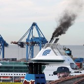 San Teodoro soffocato dai fumi delle navi: lunedì l’assemblea pubblica