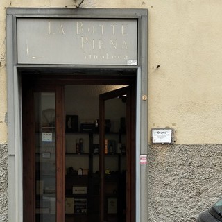 Sestri Ponente, chiude la storica vinoteca 'La Botte Piena': dopo 37 anni si abbassa la serranda di via Donizetti