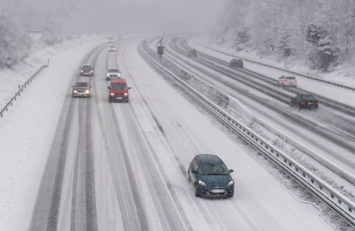 Maltempo, neve anche a quote autostradali: attenzione su A26 Genova-Gravellona Toce e A7 Serravalle-Genova Maltempo, neve anche a quote autostradali: attenzione su A26 Genova-Gravellona Toce e A7 Serravalle-Genova
