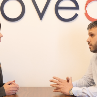 Smart e giovani, global e local. Soprattutto: sarti di soluzioni personalizzate Smart e giovani, global e local. Soprattutto: sarti di soluzioni personalizzate