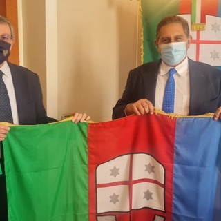 Il presidente Toti accoglie il nuovo questore di Genova Orazio D'Anna Il presidente Toti accoglie il nuovo questore di Genova Orazio D'Anna