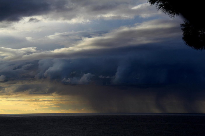 Maltempo, un'importante perturbazione si avvicina alla Liguria: emanata la pre-allerta meteo