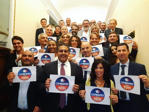 Nasce ufficialmente il partito 'Cambiamo!' di Giovanni Toti: "Nuova casa di chi crede in crescita, sviluppo, meritocrazia e futuro"
