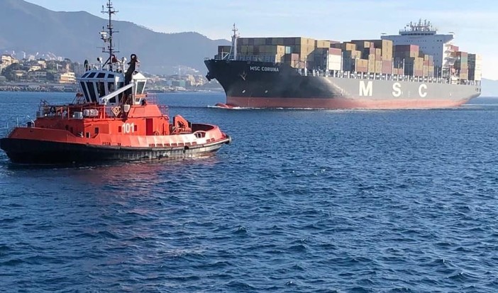 Nel Porto di Genova una portacontainer da 6mila Teus, Toti: "Giornata storica, un assaggio di quello che accadrà con la nuova diga" Nel Porto di Genova una portacontainer da 6mila Teus, Toti: "Giornata storica, un assaggio di quello che accadrà con la nuova diga"