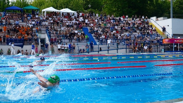 Stanziati 1,9 milioni di euro per sostenere i corsi di nuoto delle famiglie in Liguria