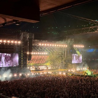 Il Ferraris riabbraccia i grandi concerti, Olly ricorda Elisa Bozzano: “A ogni canzone un pensiero va a lei"