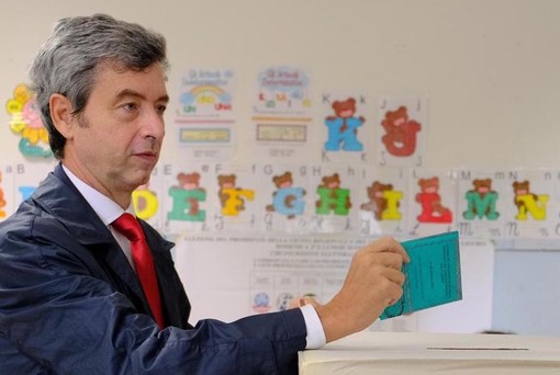 Elezioni regionali, Andrea Orlando al seggio: “Grazie a chi ha consentito lo svolgimento del voto in condizioni di difficoltà” Elezioni regionali, Andrea Orlando al seggio: “Grazie a chi ha consentito lo svolgimento del voto in condizioni di difficoltà”